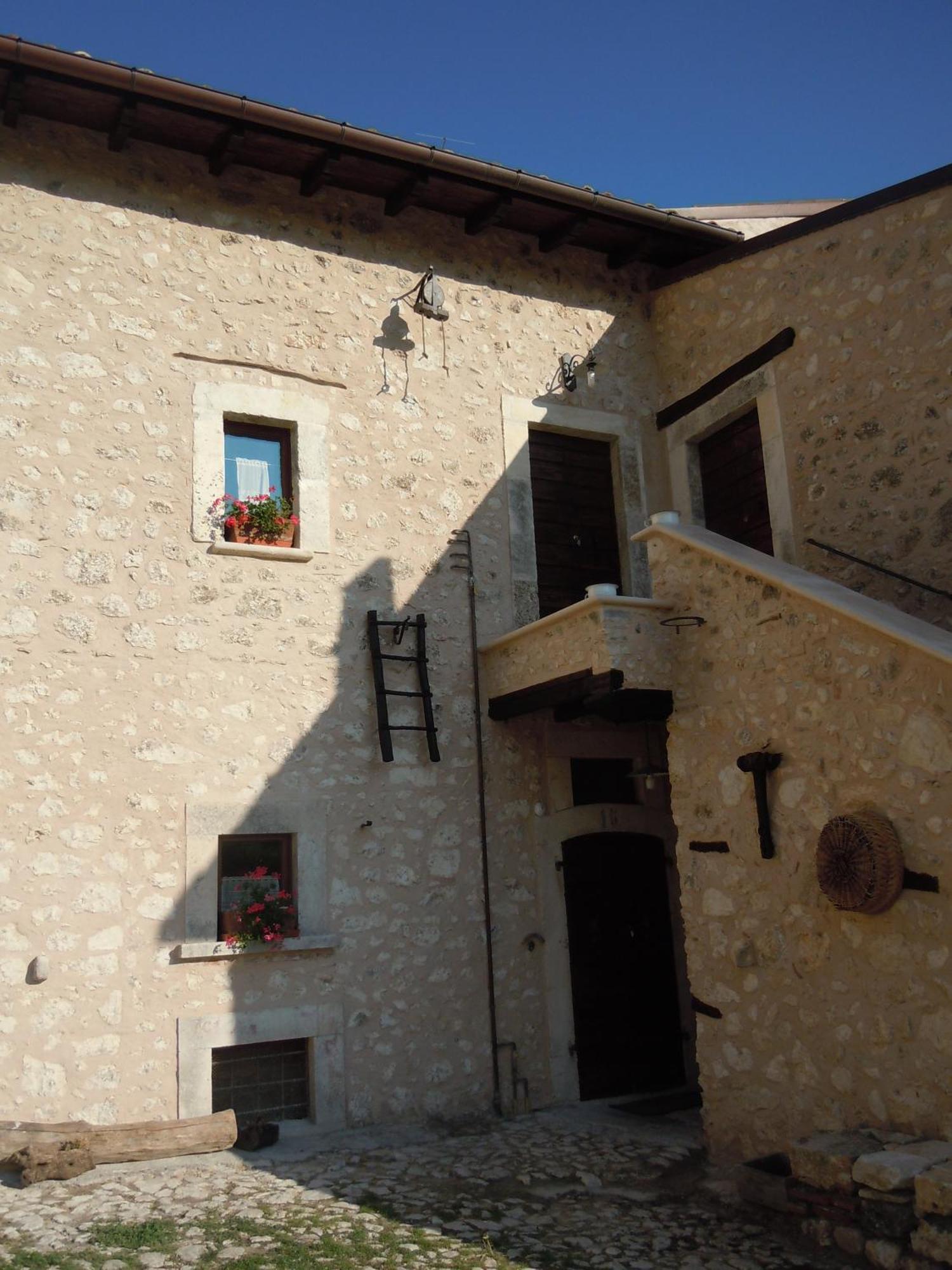 La Casa Su Le Dimore Del Borgo Santo Stefano di Sessanio Kültér fotó